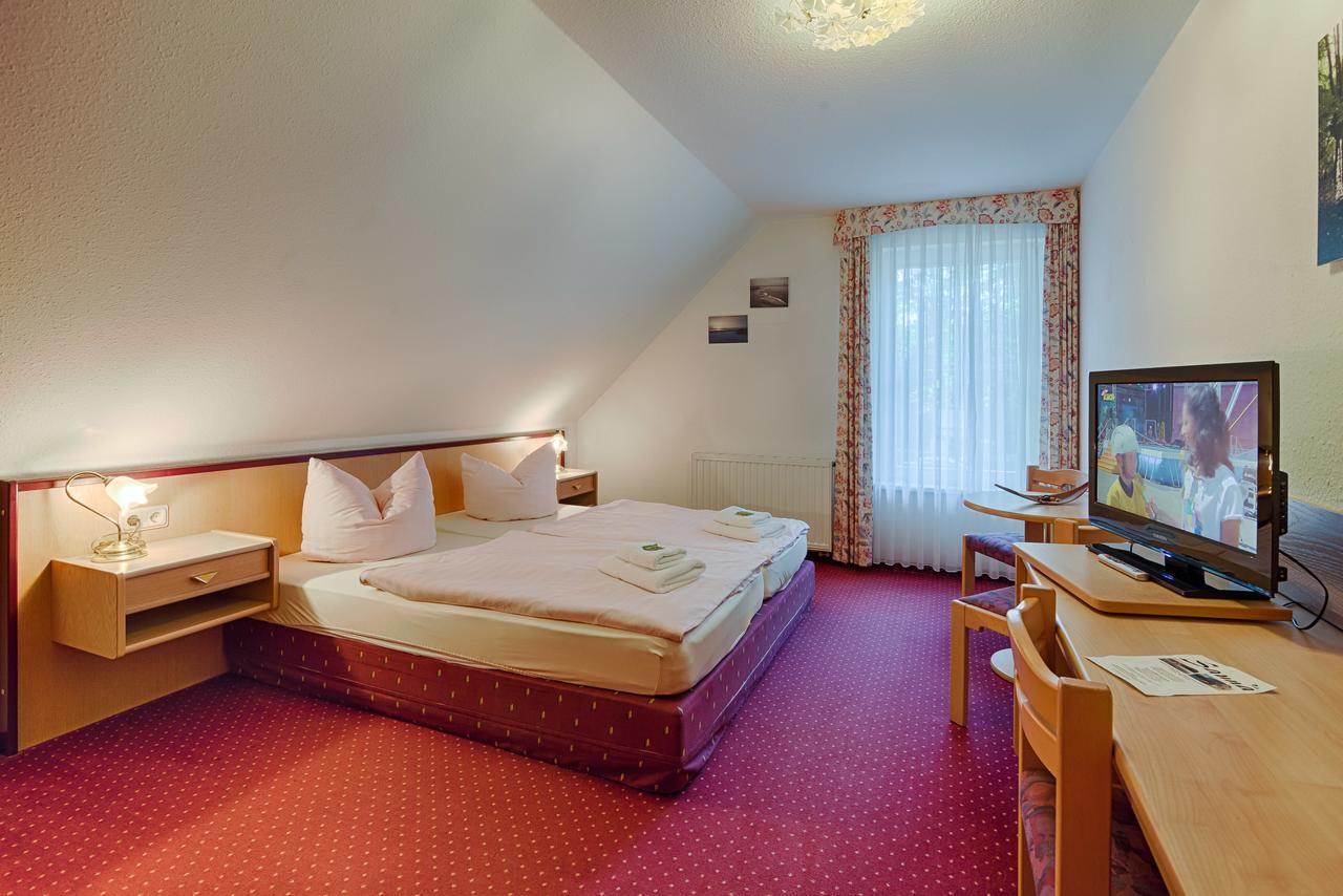 Seehotel Schorfheide Althüttendorf エクステリア 写真
