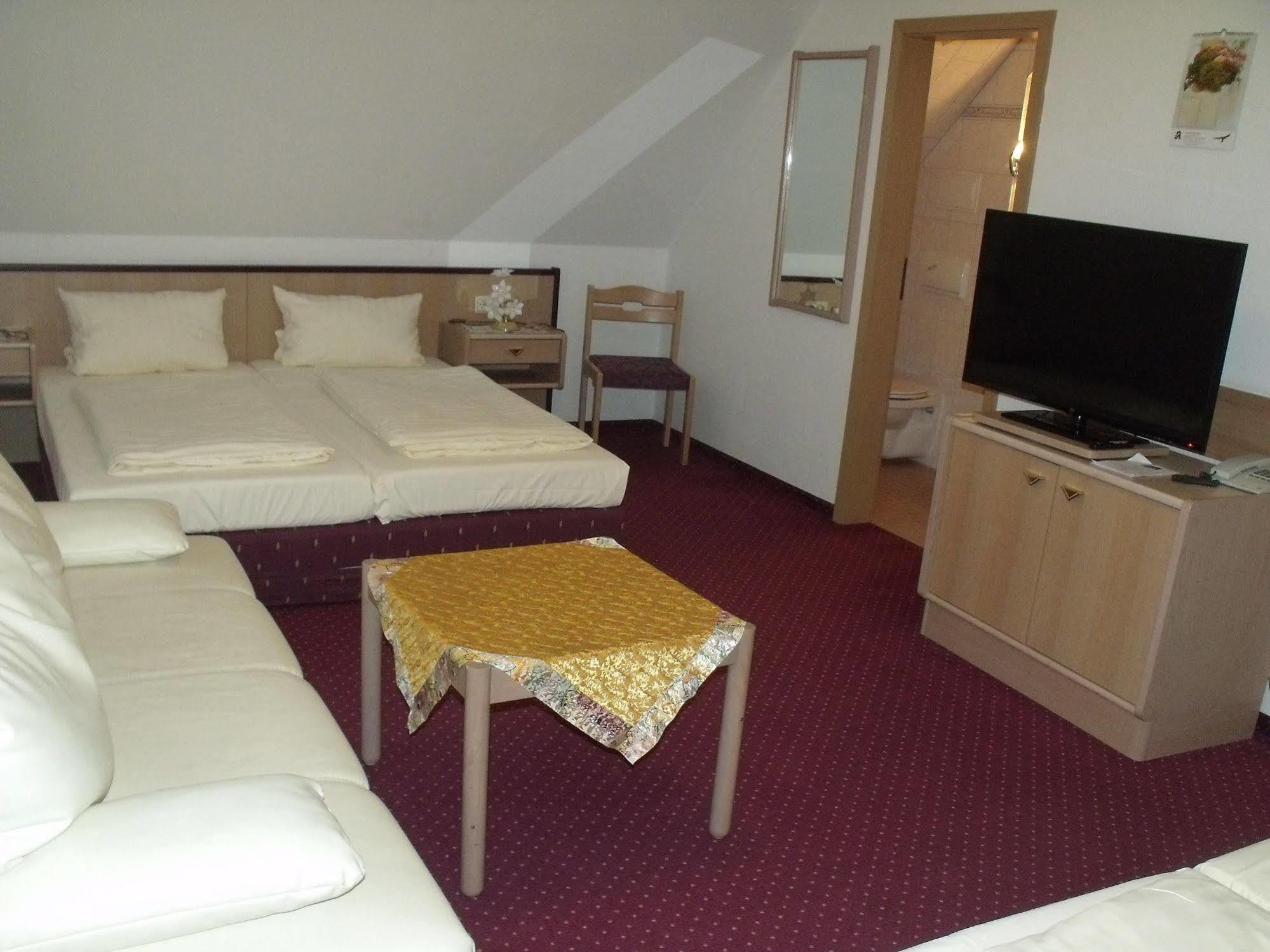 Seehotel Schorfheide Althüttendorf エクステリア 写真